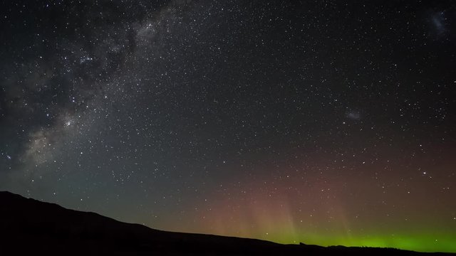 Timelapse of milky way and aurora australis in New Zealand