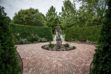 Obraz premium park sculpture and water fountain 
