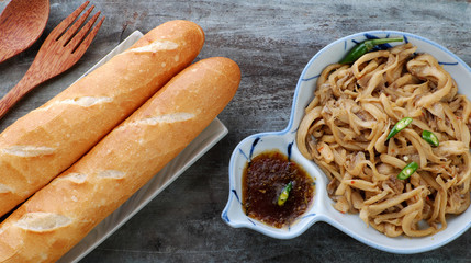 Vietnamese vegetarian food, abalone mushroom tamarind sauce, bread
