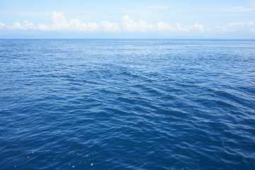 Fototapeta premium Infinity view over the calm blue ocean