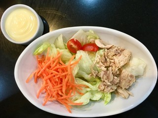 Easy Tuna Salad, tuna with more vegetable and salad dressing