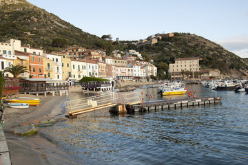 isola del giglio borgo Giglio lungo le sponde dell'isola toscana Italia
