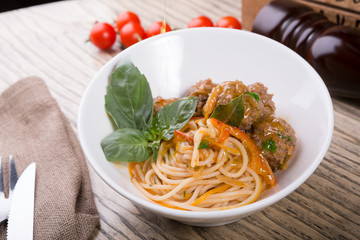 Bowl of spaghetti with beatballs