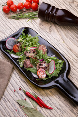 Roast beef salad with mixed greens