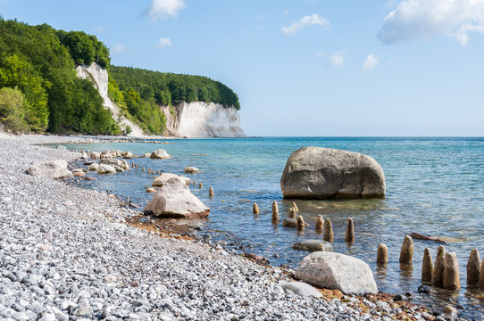 K&uuml;stenstreifen unterhalb der Kreidefelsen auf R&uuml;gen im Nationalpark Jasmund.