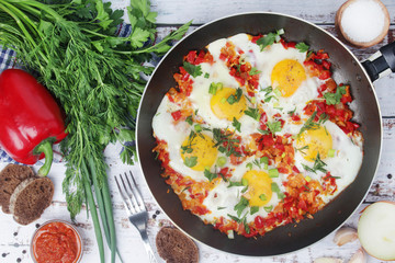 Fried egg with tomatoes and bread