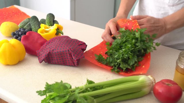 Reusable Beeswax Food Wraps. Organic fabric covers for food storage. Zero  waste
