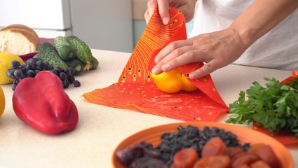 Reusable Beeswax Food Wraps. Organic fabric covers for food storage. Zero  waste