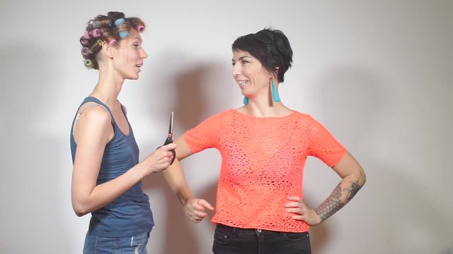 girlfriend cuts off scissors sleeves jerseys girl lesbian