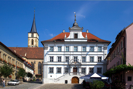 Der historische Marktplatz vom Weind&ouml;rfchen Iphofen in Unterfranken / Deutschland / Bayern / Franken