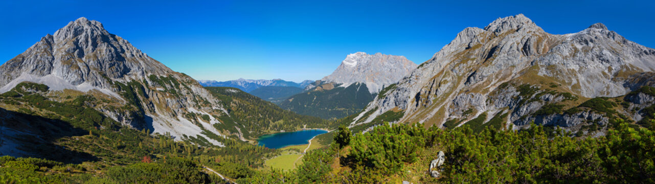 Fantastisches Alpenpanorama - Blick vom H&ouml;henweg auf den Seebensee, Zugspitze und Ehrwalder Sonnenspitze
