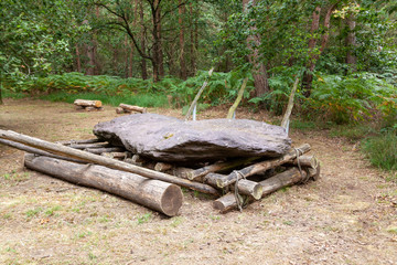 Mégalithes - levage des ménhirs