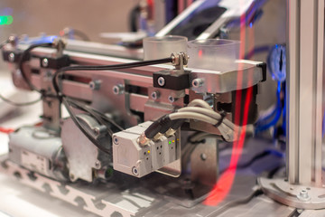 Fließband Fertigungsanlage Roboter Maschine