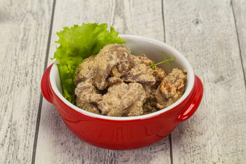 Chicken liver with cream and dry tomatoes