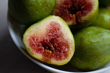 fresh figs in bowl