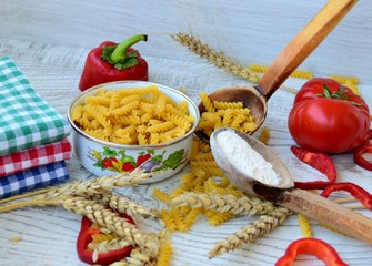 pasta with tomatoes and basil
