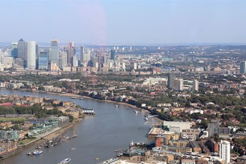 Fototapeta na wymiar La ville de Londres et ses toîts vus de haut depuis la tour Shard - Londres - Angleterre