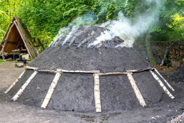 Kohlemeiler, Holzkohle Herstellung 