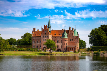 Egeskov castle Denmark - obrazy, fototapety, plakaty