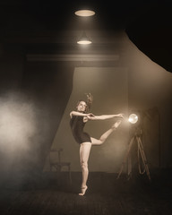 Obraz na płótnie Canvas .Dancer, gymnast in a beautiful studio light