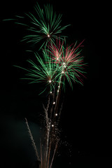 Feu d'artifice vert et rouge