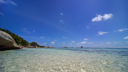 Obraz premium Sandy beach on the shore of La Digue island at high tide, Seychelles