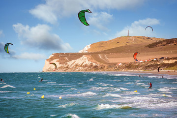 Obraz na płótnie Canvas kite surfers near the famous cliffs in northern France