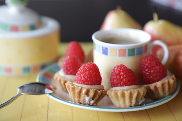 small raspberry tart cakes