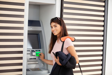 retirer de l'argent dans une borne de retrait