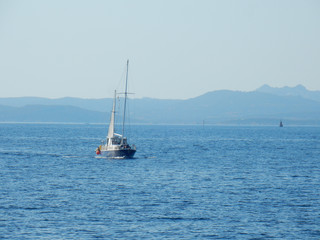 Obraz premium Sailing fishing boat