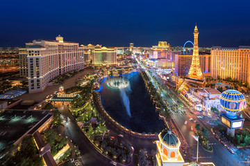 Las Vegas strip as seen at night - obrazy, fototapety, plakaty