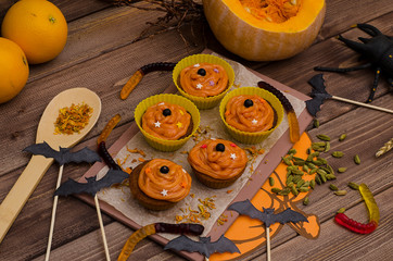 pumpkin cupcakes for Halloween. Ideas for baking, sweets