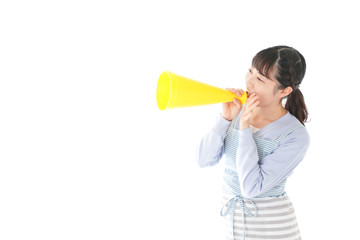 メガフォンで応援をする若い主婦