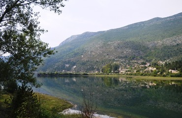 Obraz premium a reflection of a calm and clean river