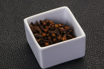 Dry clove seeds