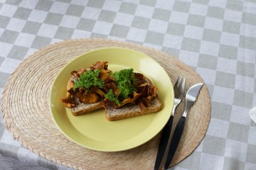 Chantarells on toast