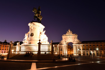Fototapeta na wymiar Rua Augusta Arch and statue of King jose I. next to the Praça do Comércio (Commerce square) in Lisbon night view, Portugal 
