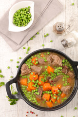beef with carrot and green pea