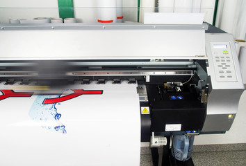 digital printer prints on adhesive film / advertising