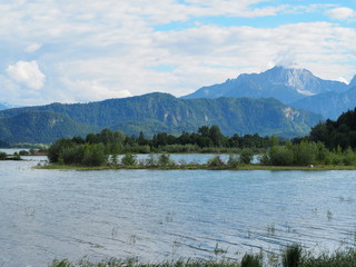 Fototapeta na wymiar lake and mountain in the Bavarian Alps