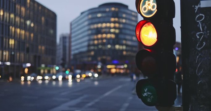Traffic Light Changes from Red to Green on Busy City Intersection. SLOW MOTION 4K. City traffic light changing signal, allowing cars to proceed, Evening City Backround. Safety regulations.