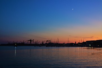 Obraz premium silhouettes of harbor cranes in the evening in Mangalia city - Romania