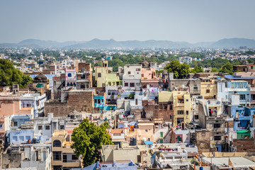 Fototapeta na wymiar City view from the heights of the citadelle of Udaipur