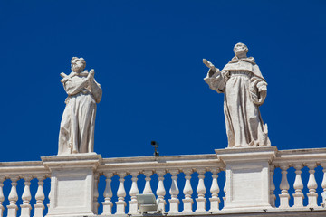 Fototapeta na wymiar Detail of the statues of saints that crown the colonnades of St. Peter Square built on 1667 on the Vatican City