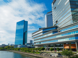 大阪ビジネスパークの高層ビルと第2寝屋川