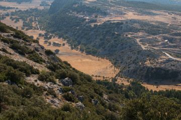 Fototapeta na wymiar Llanuras, valles, verde, paraje del Río Bailón, Cabra, Córdoba