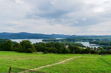 Fototapeta na wymiar Panorama na zalew Soliński