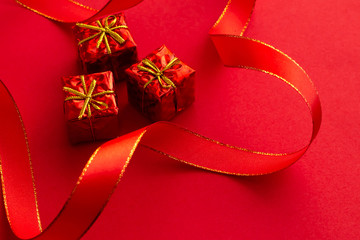 背景が赤のクリスマスの装飾