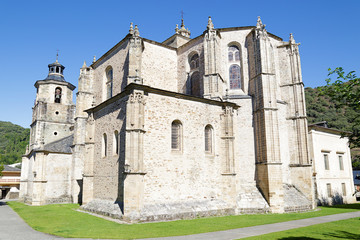 Fototapeta na wymiar Collegiate church of Santa Maria in Villafranca del Bierzo, (province of Leon, Castile and Leon, Spain)