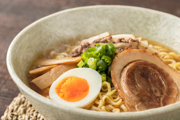 ほんわか湯気の立つ、熱々の味噌ラーメン